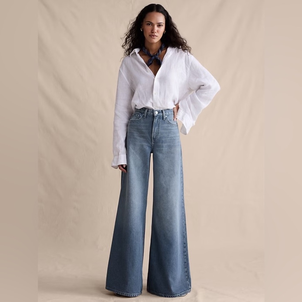 NEW! Banana Republic High-Rise Wide-Leg Lightweight Palazzo Jeans - Multiple 🩷 - Picture 2 of 9